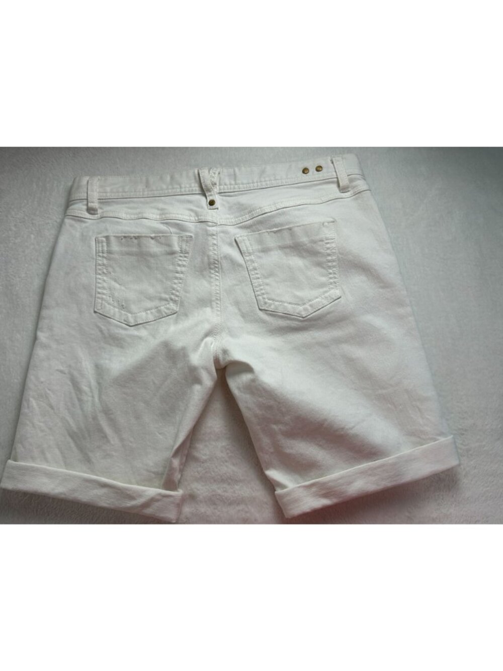 CAbi White Rolled-Hem Bermuda Shorts - Picture 2 of 10